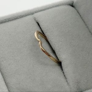 14k yellow gold V ring band vintage